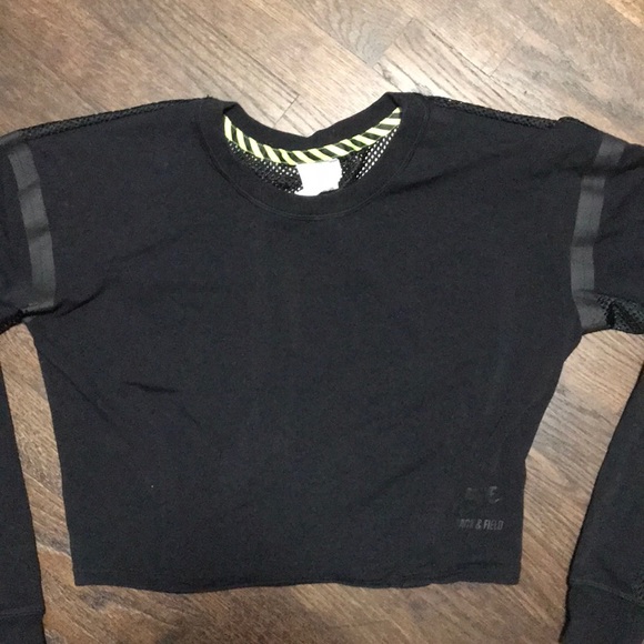 nike black long sleeve super crop top